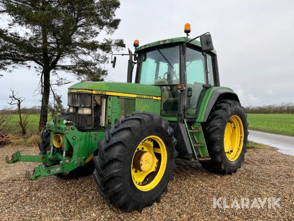 Traktor John Deere 6910