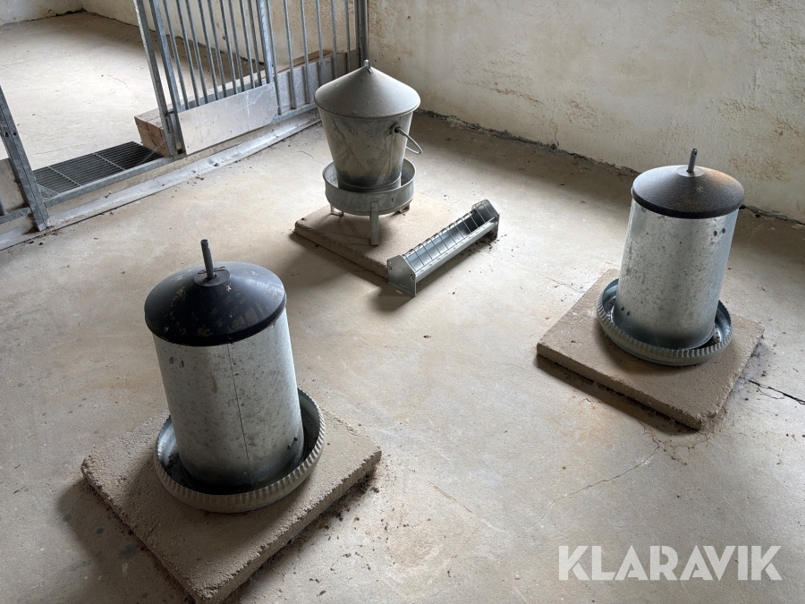 Tilbehør til hønsegård redekasse og fodertrug