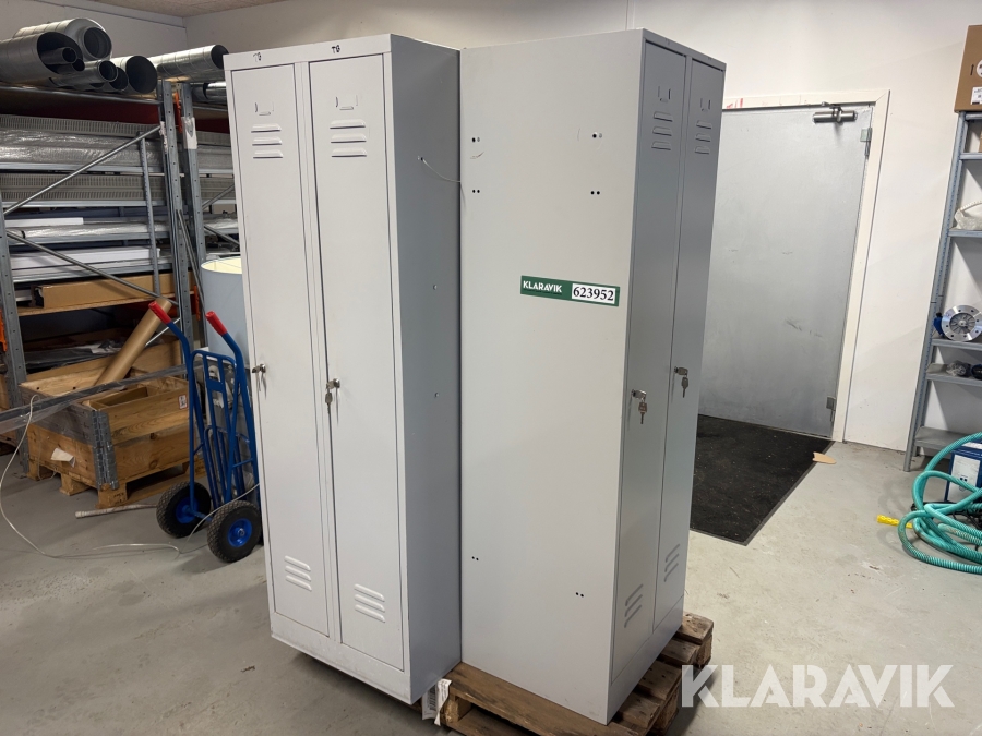 Omklædningsskabe i stål 3 styk.