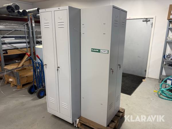 Omklædningsskabe i stål 3 styk.