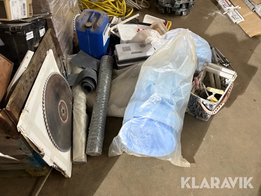 Lot bestående af forskelligt håndværktøj, materialer 