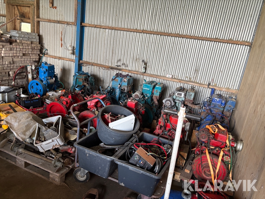 Stort lot bådmotorer og tilbehør