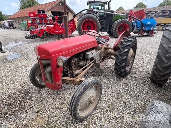Traktor Massey Ferguson
