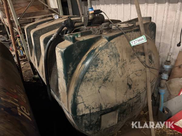 Plast dieseltank Titan MM2500 med pumpe