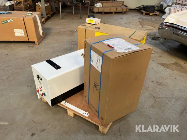 Varmepumpe inde/ude med 60 liters varmtvandsbeholder.
