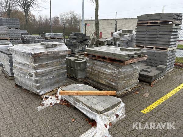 Lot: Belægningssten cirka 17 paller