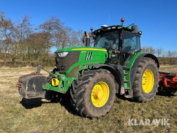 Traktor John Deere 6215R