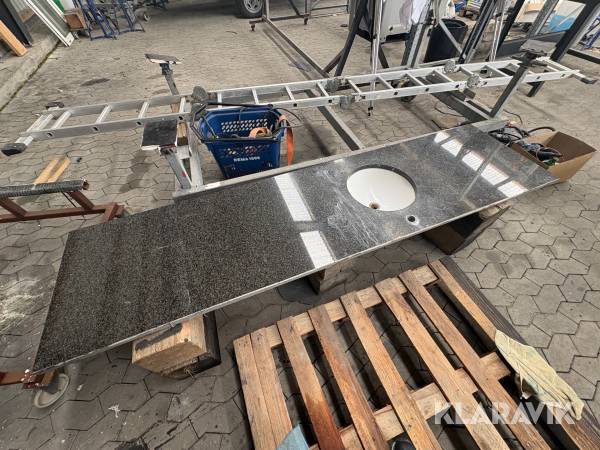 Granit bordplade med håndvask
